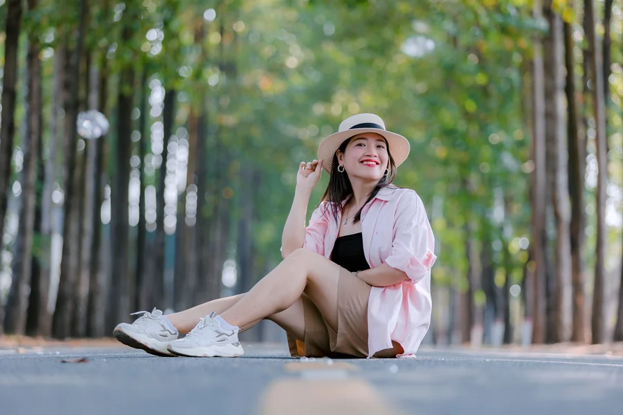 womens beige shorts