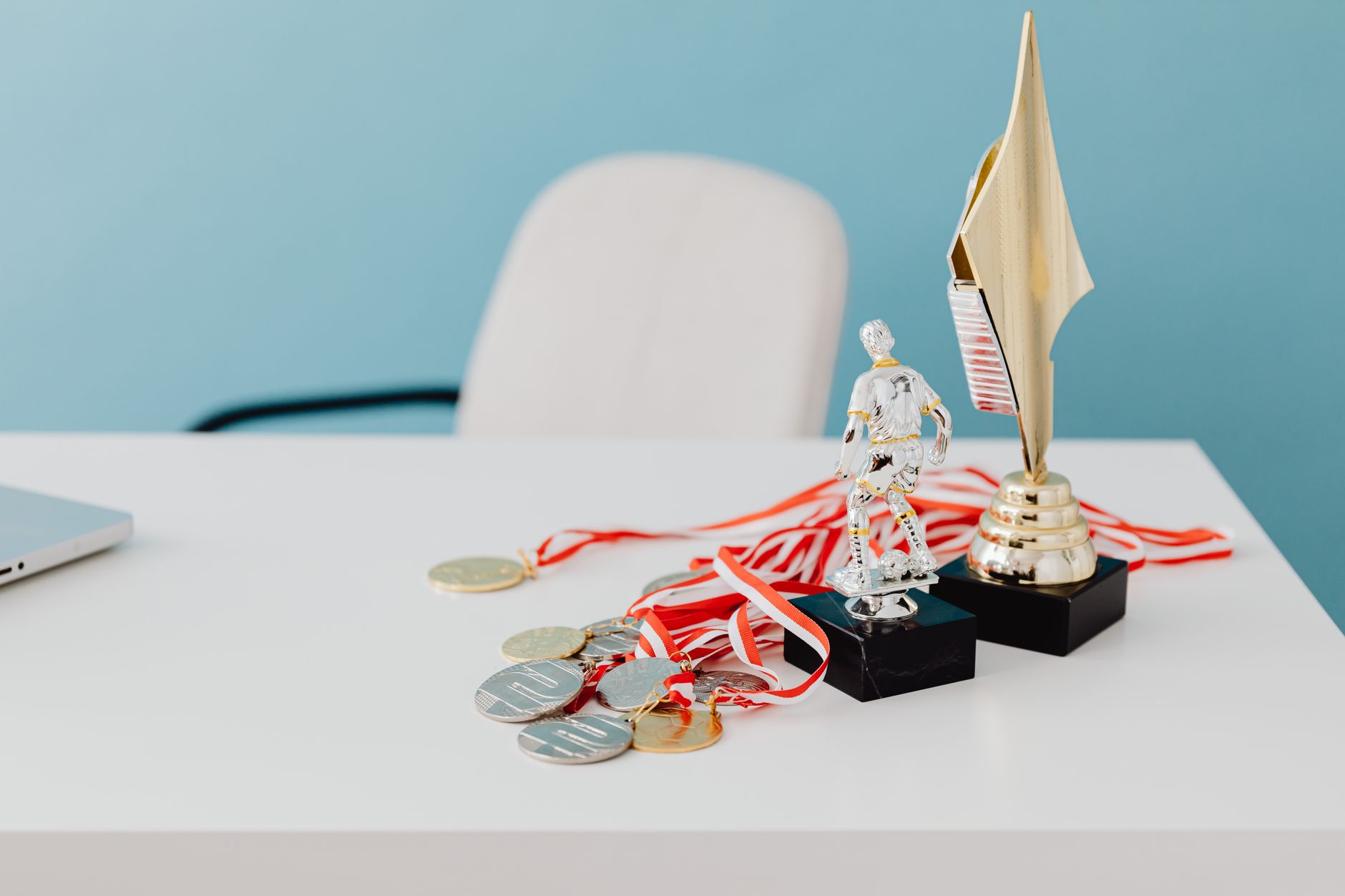 Why Ordering Trophies Online Simplifies Your Event Planning